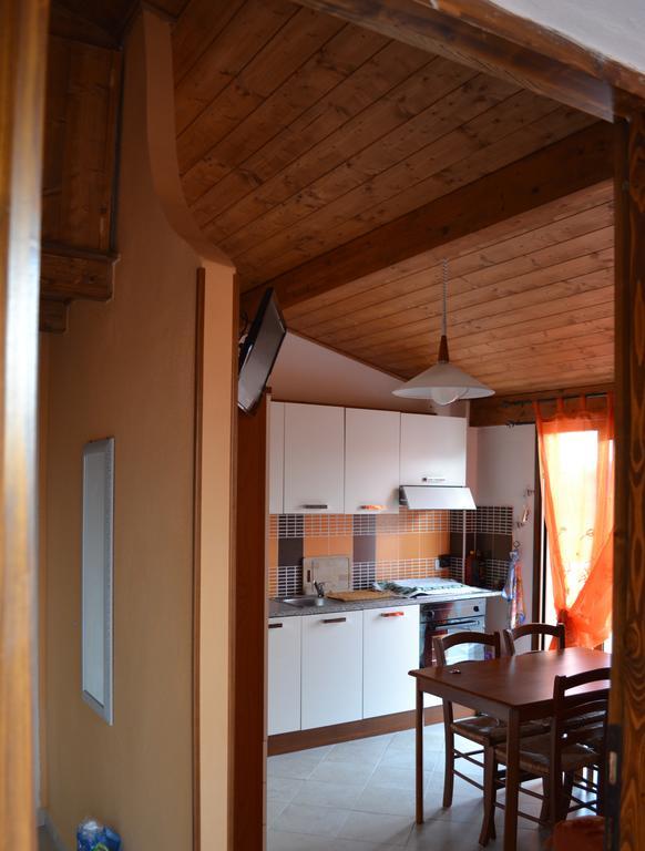Apartments Mimose Badesi Habitación foto